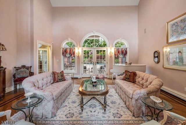 68 Brams Hill Dr, Mahwah Twp., NJ 07430