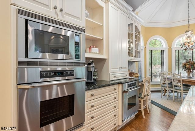 68 Brams Hill Dr, Mahwah Twp., NJ 07430