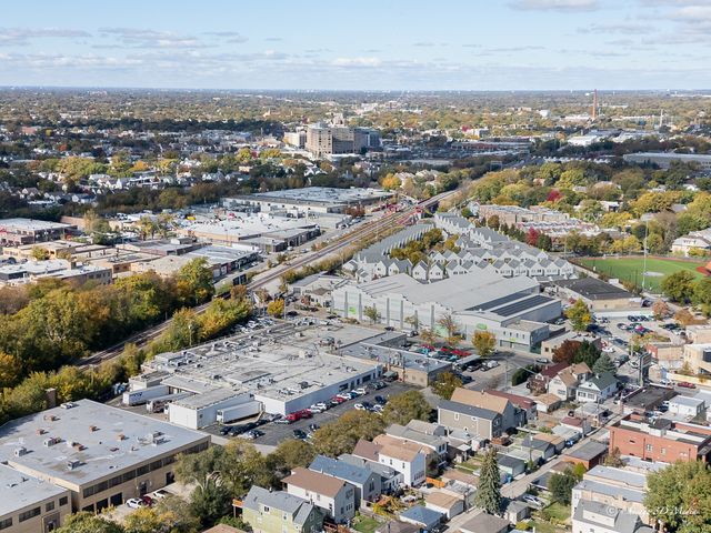 4309 W Roscoe Street 2, Chicago, IL 60641