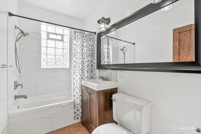 4309 W Roscoe Street 2, Chicago, IL 60641