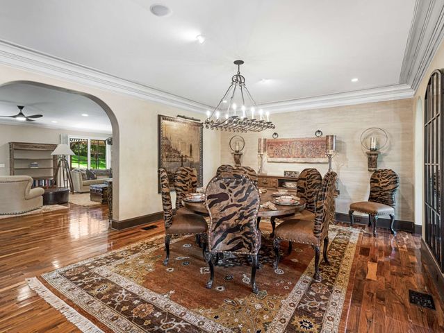 3807 Harding Pl, Nashville, TN 37215