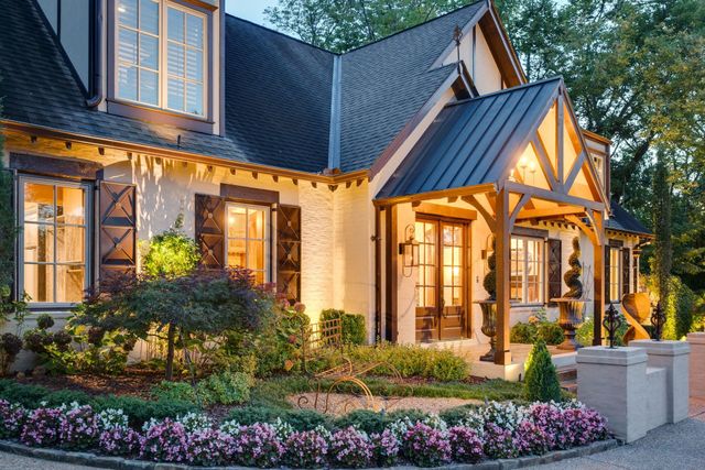 3807 Harding Pl, Nashville, TN 37215