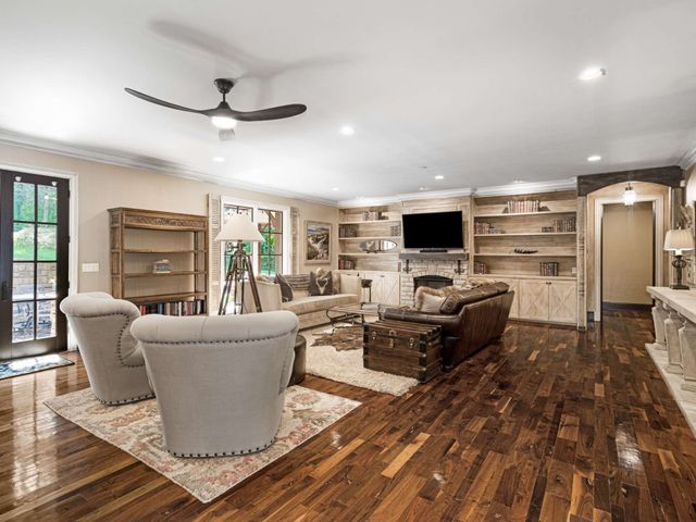 3807 Harding Pl, Nashville, TN 37215