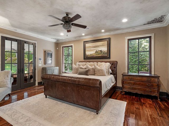 3807 Harding Pl, Nashville, TN 37215