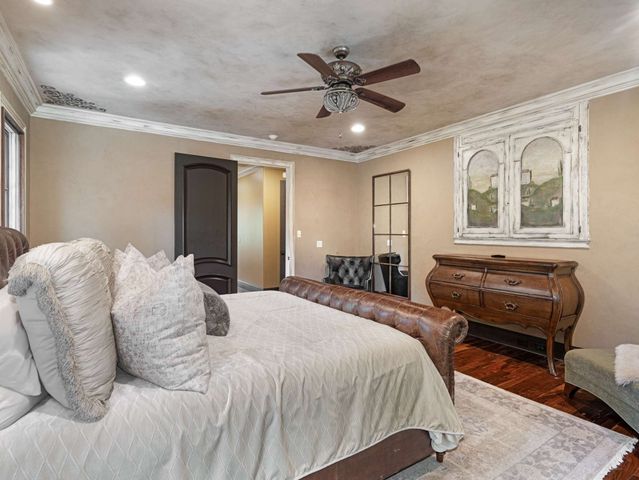 3807 Harding Pl, Nashville, TN 37215