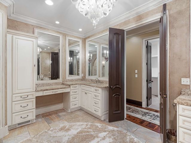 3807 Harding Pl, Nashville, TN 37215