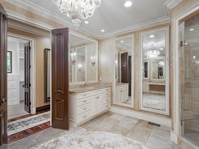 3807 Harding Pl, Nashville, TN 37215