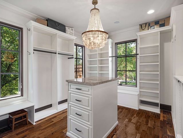 3807 Harding Pl, Nashville, TN 37215