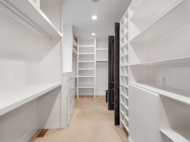 3807 Harding Pl, Nashville, TN 37215