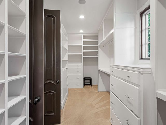 3807 Harding Pl, Nashville, TN 37215