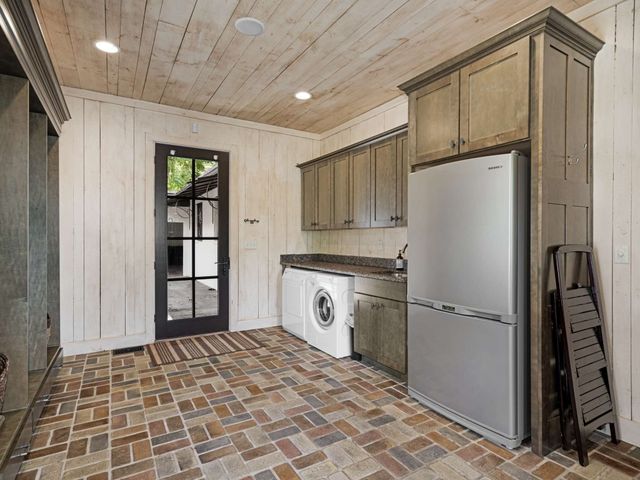 3807 Harding Pl, Nashville, TN 37215