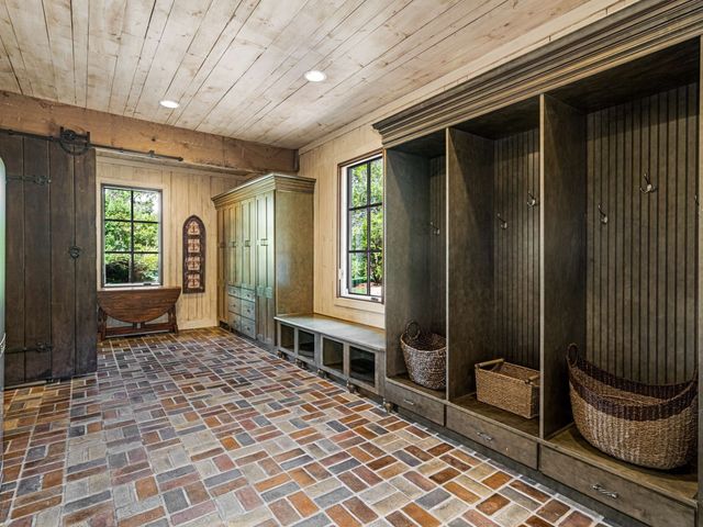 3807 Harding Pl, Nashville, TN 37215