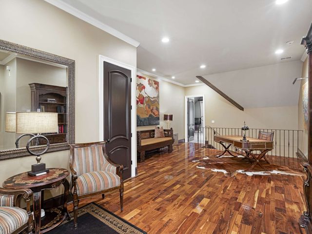 3807 Harding Pl, Nashville, TN 37215