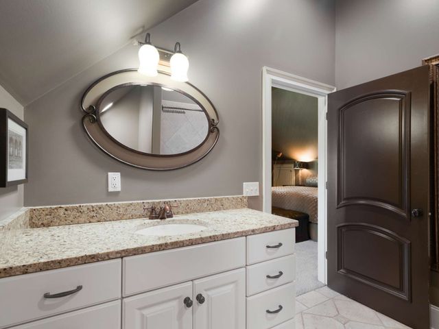 3807 Harding Pl, Nashville, TN 37215