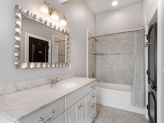 3807 Harding Pl, Nashville, TN 37215