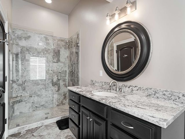 3807 Harding Pl, Nashville, TN 37215