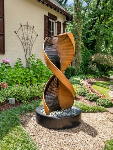 3807 Harding Pl, Nashville, TN 37215