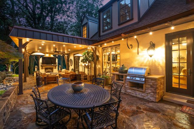 3807 Harding Pl, Nashville, TN 37215