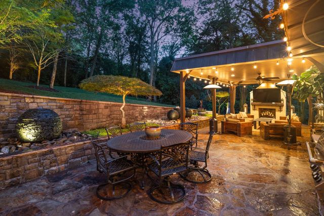 3807 Harding Pl, Nashville, TN 37215