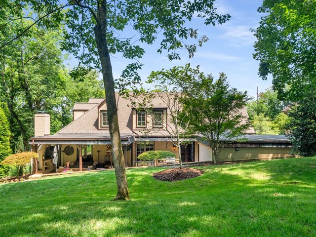 3807 Harding Pl, Nashville, TN 37215