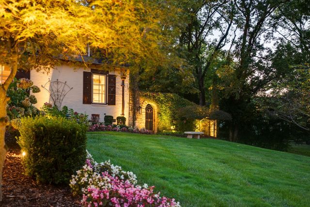 3807 Harding Pl, Nashville, TN 37215