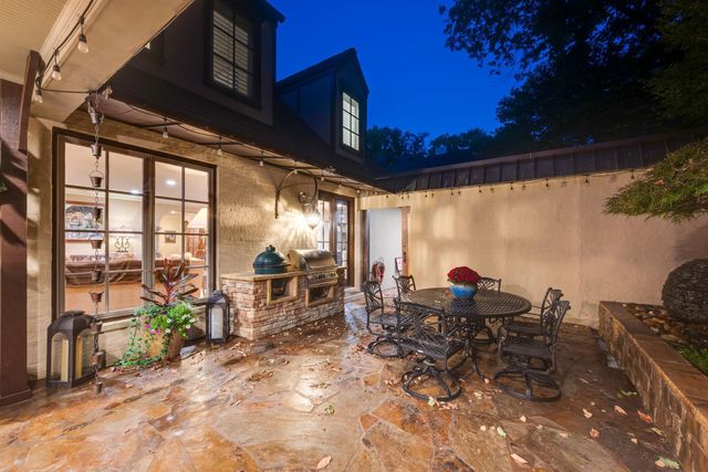 3807 Harding Pl, Nashville, TN 37215