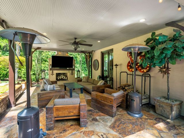 3807 Harding Pl, Nashville, TN 37215