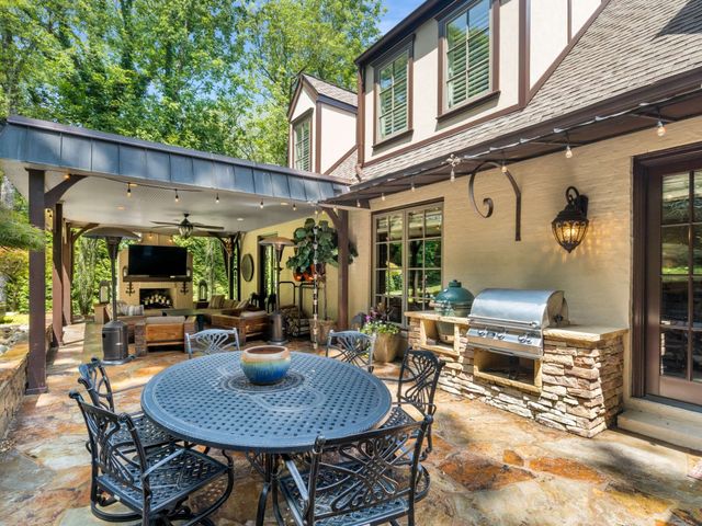 3807 Harding Pl, Nashville, TN 37215