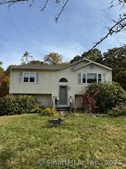 79 Cottonwood Lane, Montville, CT 06382