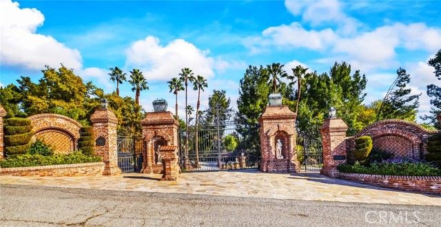 16280 Whispering Spur Street, Riverside, CA 92504