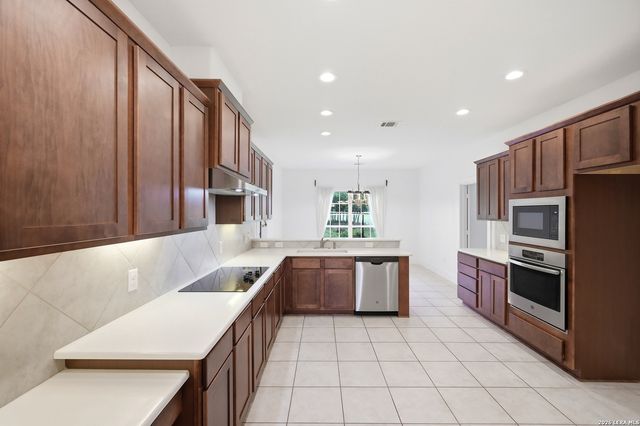 132 N Calvin Barrett, Blanco, TX 78606