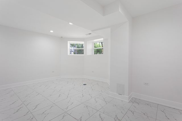 6627 S Saint Lawrence Avenue, Chicago, IL 60637