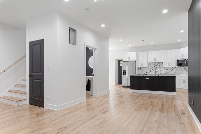 6627 S Saint Lawrence Avenue, Chicago, IL 60637