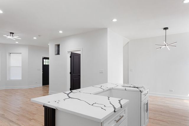 6627 S Saint Lawrence Avenue, Chicago, IL 60637
