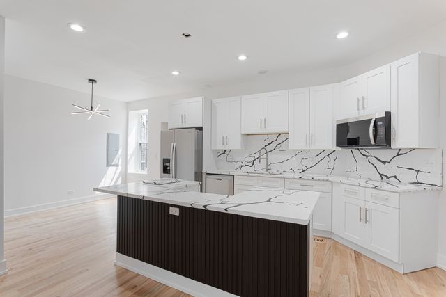 6627 S Saint Lawrence Avenue, Chicago, IL 60637