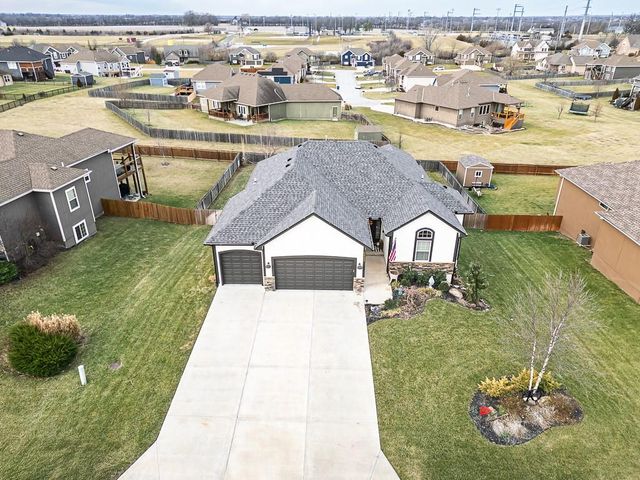 6988 141st Street, Basehor, KS 66007