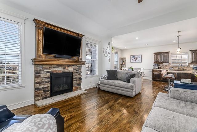 6988 141st Street, Basehor, KS 66007