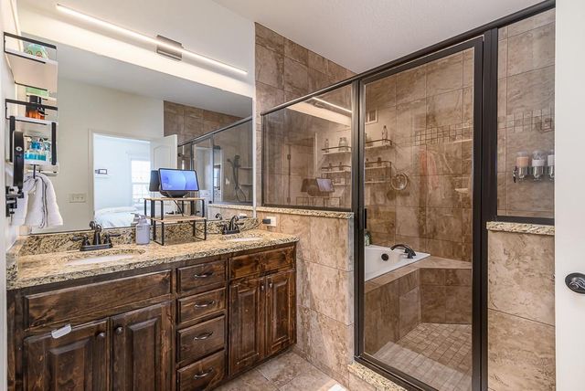 6988 141st Street, Basehor, KS 66007