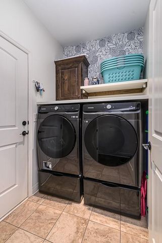 6988 141st Street, Basehor, KS 66007