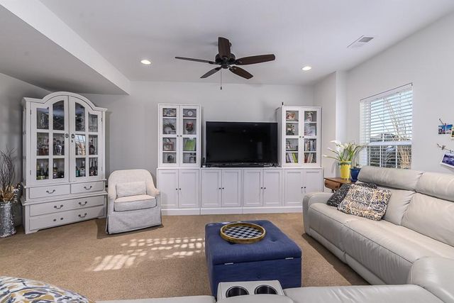 6988 141st Street, Basehor, KS 66007