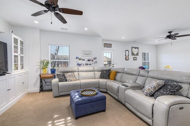 6988 141st Street, Basehor, KS 66007