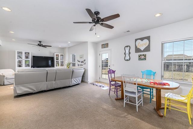 6988 141st Street, Basehor, KS 66007