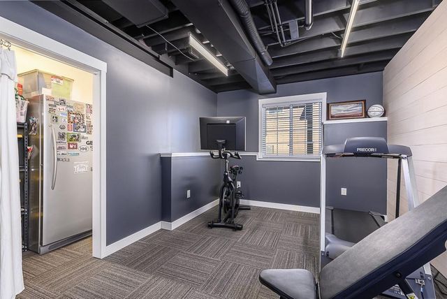 6988 141st Street, Basehor, KS 66007