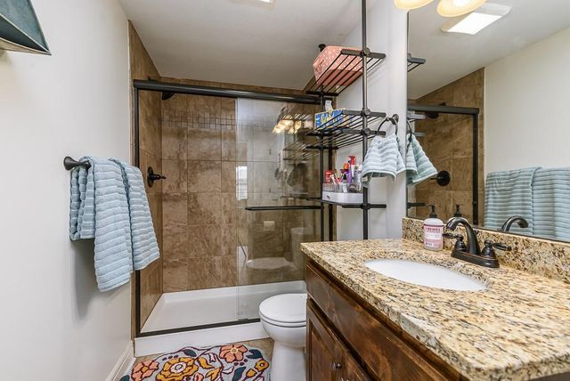 6988 141st Street, Basehor, KS 66007