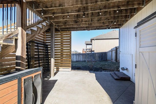 6988 141st Street, Basehor, KS 66007