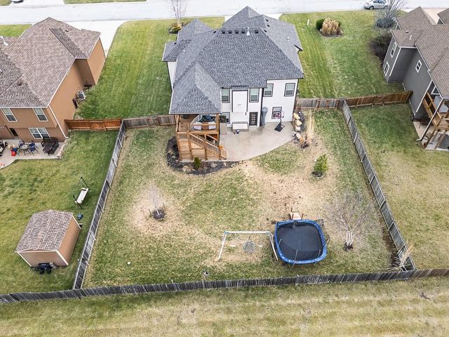 6988 141st Street, Basehor, KS 66007