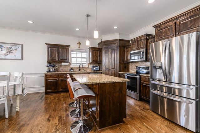 6988 141st Street, Basehor, KS 66007