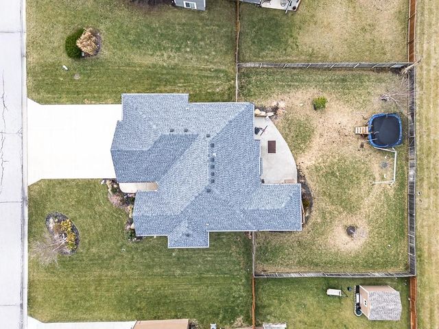 6988 141st Street, Basehor, KS 66007