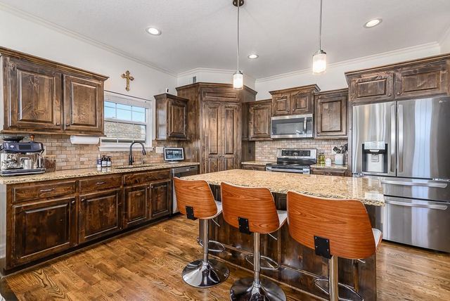 6988 141st Street, Basehor, KS 66007