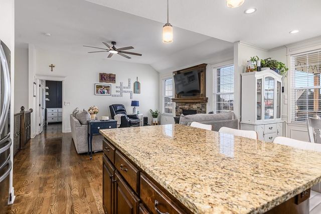 6988 141st Street, Basehor, KS 66007